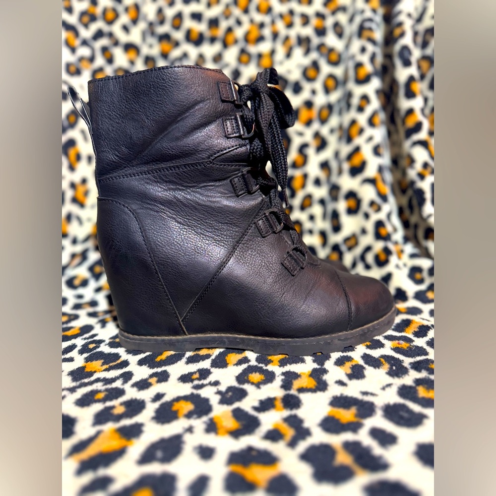 Universal Thread Women's Katherine Lace-Up Wedge Fashion Boots Black sz 8